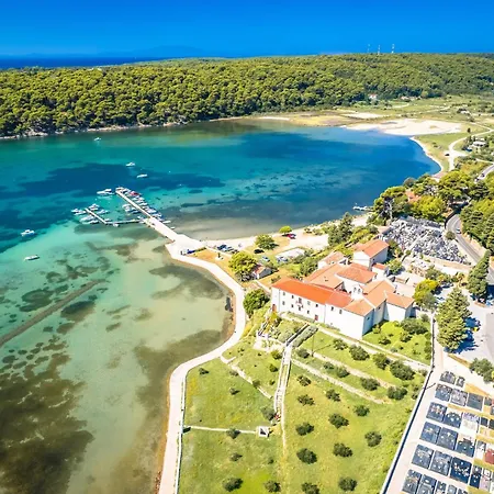 5 * Supetarska Draga